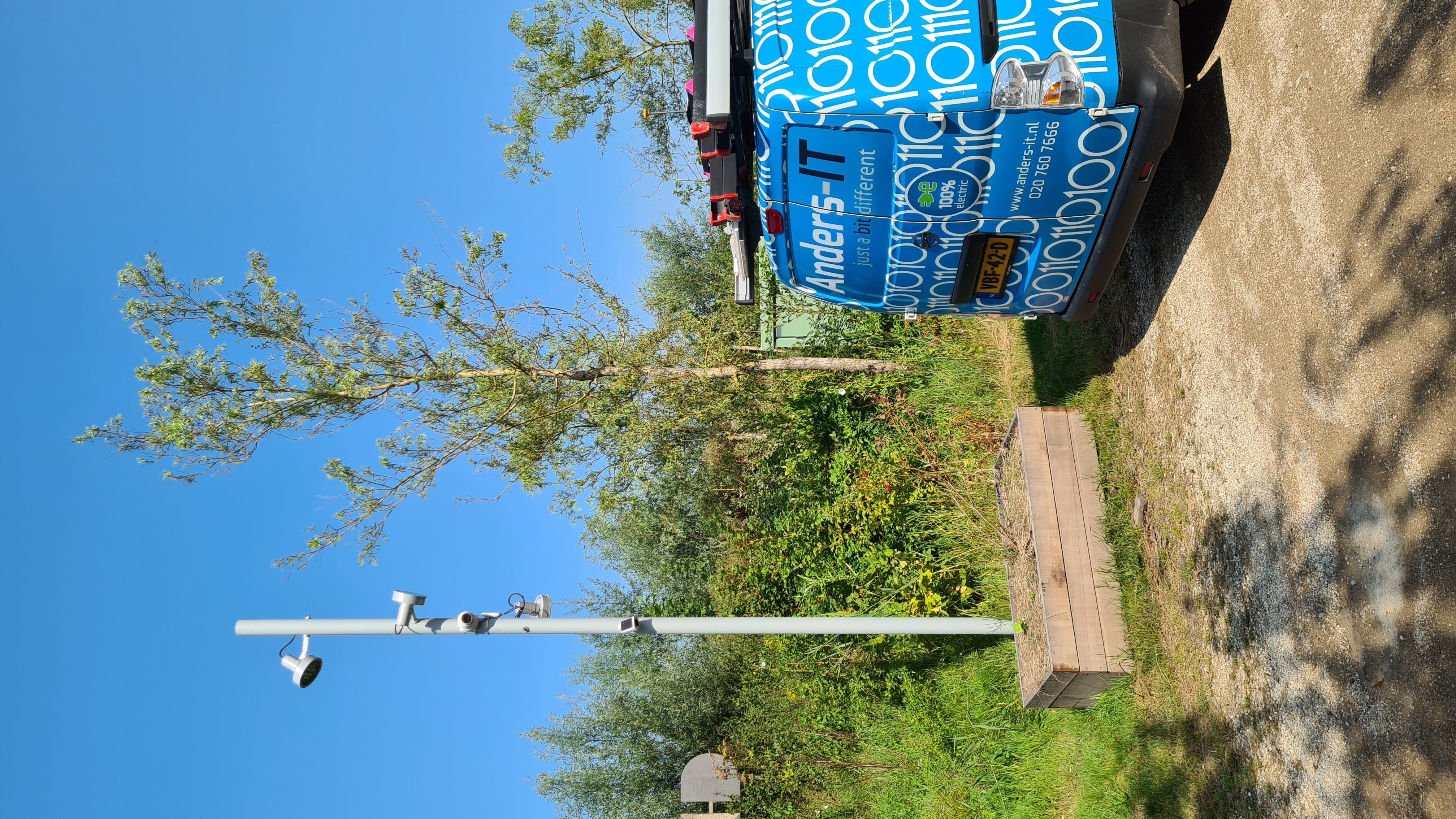 Anders-IT bus bij cameramast